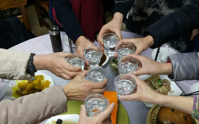 年龄大了要忌酒！建议50岁以上，不管喝啥酒，这3点一定要谨记