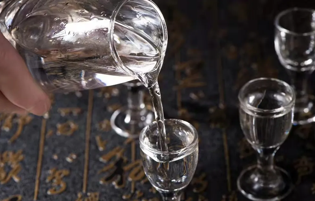 年龄大了要忌酒！建议50岁以上，不管喝啥酒，这3点一定要谨记