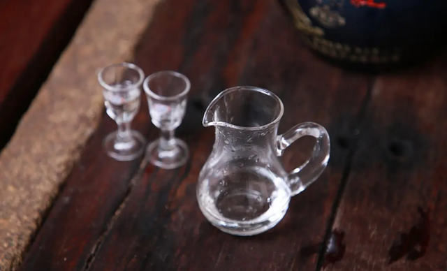 年龄大了要忌酒！建议50岁以上，不管喝啥酒，这3点一定要谨记