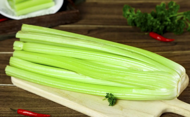 三伏天，8种“碱性食物”不妨常吃，看有你喜欢吃的吗？
