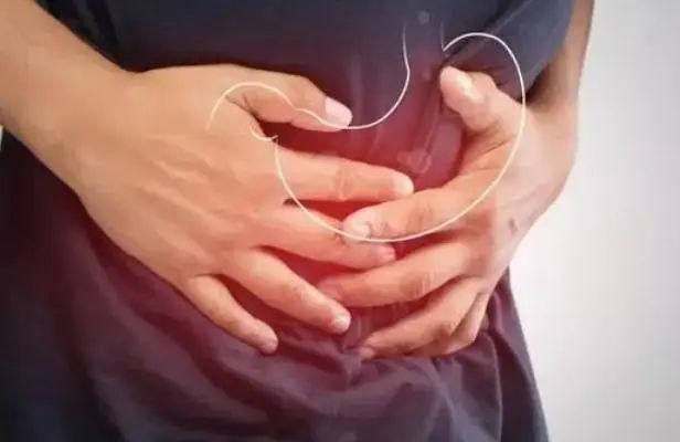 初二男生连续4年睡前喝奶，身高一年却长2厘米？或许会伤害孩子