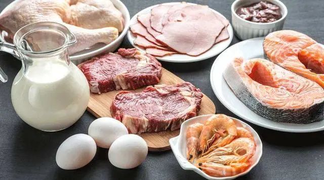 鸡蛋和牛肉，是肿瘤的“发物”？提醒：真正要少吃的是这3物