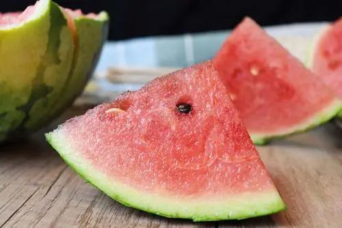 夏季，6种“水果”建议少吃，或易加重体内湿气！少吃1种也不错