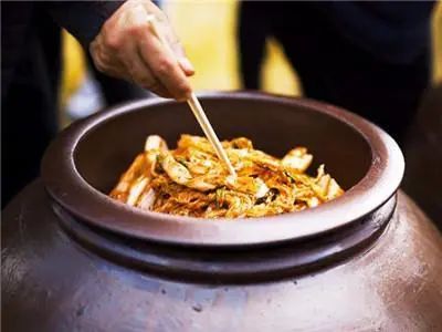 老一辈人因为穷经常吃咸菜却很少生病？医生：原因其实很简单！