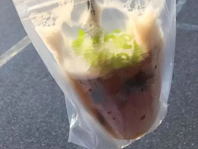 长期用“塑料袋”装热食，会产生有毒物质吗？可能和你想的不一样