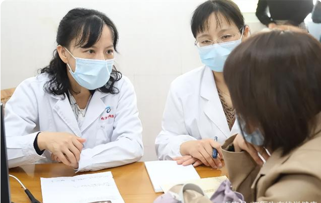 体内有癌，脖子会知？医生提醒：脖子上若出现3种异样，尽早检查