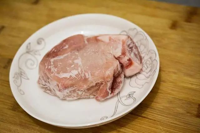 长期吃久冻的肉会致癌？冰箱里的肉冻多久不能吃？总结清楚了