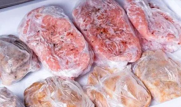 长期吃久冻的肉会致癌？冰箱里的肉冻多久不能吃？总结清楚了