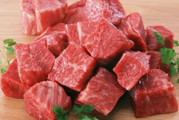 医生提醒：吃牛肉一小时内，尽量别碰5种食物，或会损伤身体健康