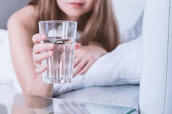 喝水时，一半热水兑一半冷水，会对身体有危害吗？不妨了解