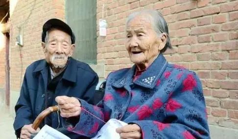 我国最长寿夫妻！两人年龄和超220岁，对外揭开自己的长寿秘诀
