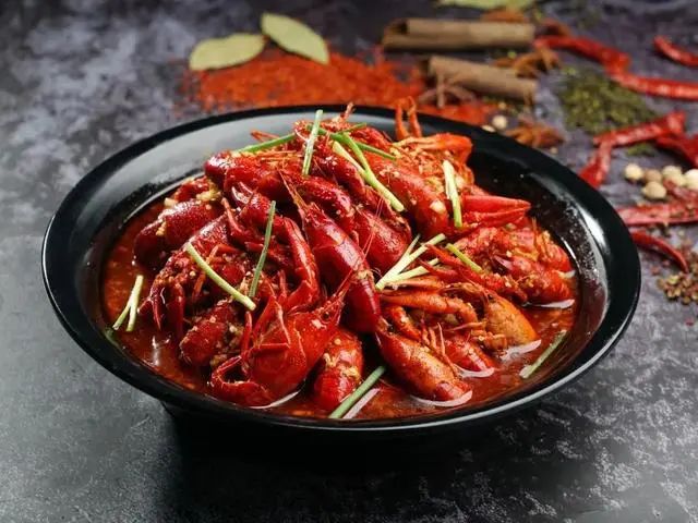 小龙虾的虾黄究竟是“精华”还是“排泄物”？了解下吧，别吃错了