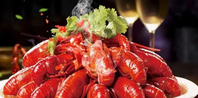 小龙虾的虾黄究竟是“精华”还是“排泄物”？了解下吧，别吃错了