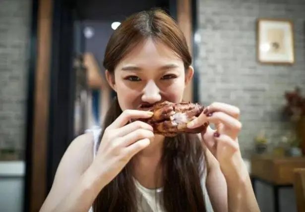 到了中年要多吃肉？医生提倡：过了55岁，这2种肉不妨多吃