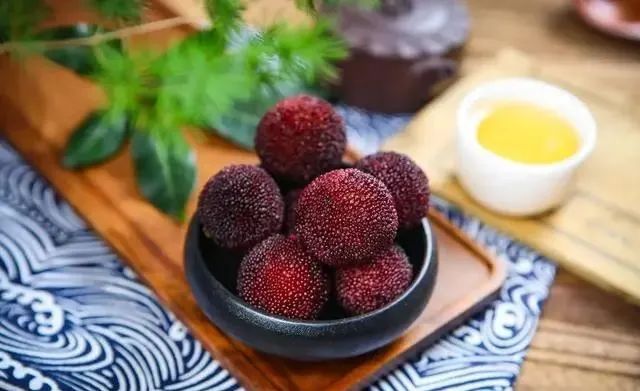 杨梅只用盐水泡，相当于吃虫子，老果农：多加一步，虫子乖乖溜走