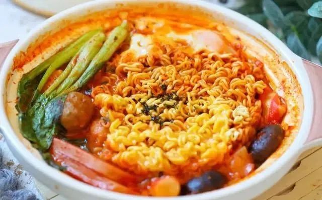 为什么韩国人把泡面当主食，咱们却当“方便”？