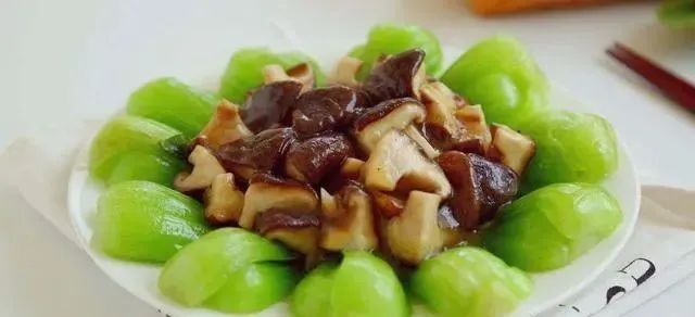 宁可大口吃肉，也要少吃这5道素菜，看似清淡，都是热量“炸弹”