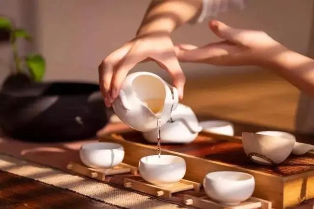 喝茶不利于健康？医生忠告：尽量少碰这3种茶，别不放在心上