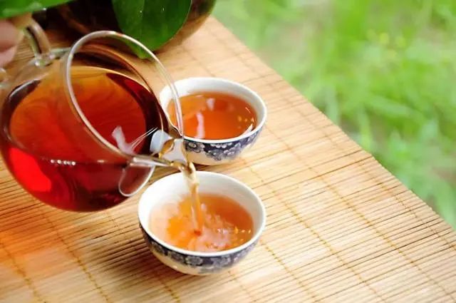 喝茶不利于健康？医生忠告：尽量少碰这3种茶，别不放在心上