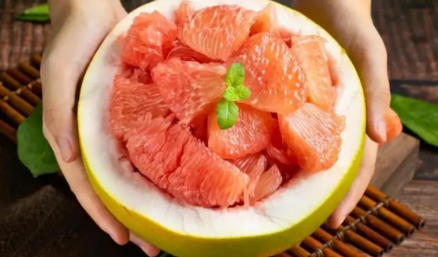 糖尿病吃西瓜，是升血糖还是降血糖呢？不妨早点了解，别再吃错了