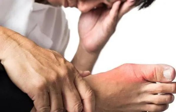 鲈鱼究竟有什么营养价值？医生提醒：鲈鱼虽好，但这4种人要少吃