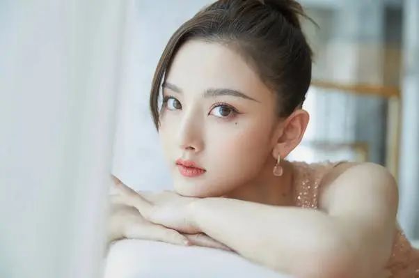 “长期化妆”和“长期素颜”，5年后皮肤有何区别？或会很明显