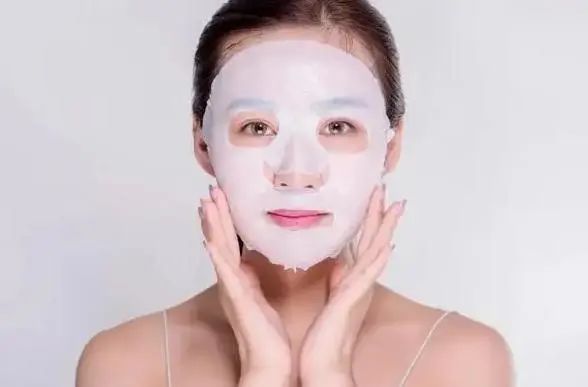 “长期化妆”和“长期素颜”，5年后皮肤有何区别？或会很明显