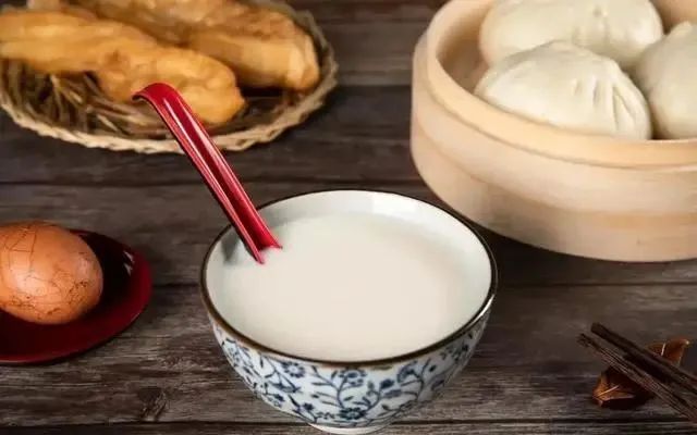 建议中老年人：早餐少吃馒头和稀饭，多吃这5样，低脂饱腹又健康