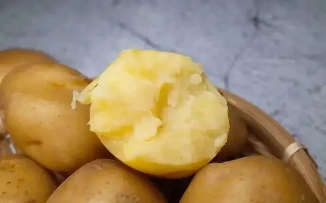 建议中老年人：早餐少吃馒头和稀饭，多吃这5样，低脂饱腹又健康