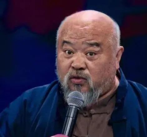 当年不顾医生劝阻，每天2包烟，顿顿8两白酒的李琦，如今成了这样