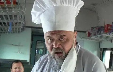 当年不顾医生劝阻，每天2包烟，顿顿8两白酒的李琦，如今成了这样