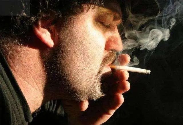 男子抽烟26年，肺脏依然红润，医生：这3个好习惯，值得借鉴