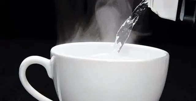 喝茶防癌还是致癌？医生提醒：3种喝茶方式容易致癌，注意避免