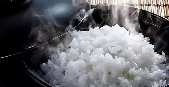 喝茶防癌还是致癌？医生提醒：3种喝茶方式容易致癌，注意避免