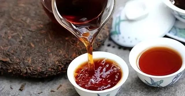喝茶防癌还是致癌？医生提醒：3种喝茶方式容易致癌，注意避免