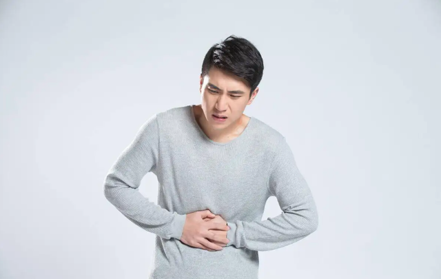 胃病不能吃“馒头”？医生劝告：想要养胃，尽量避开这4种食物