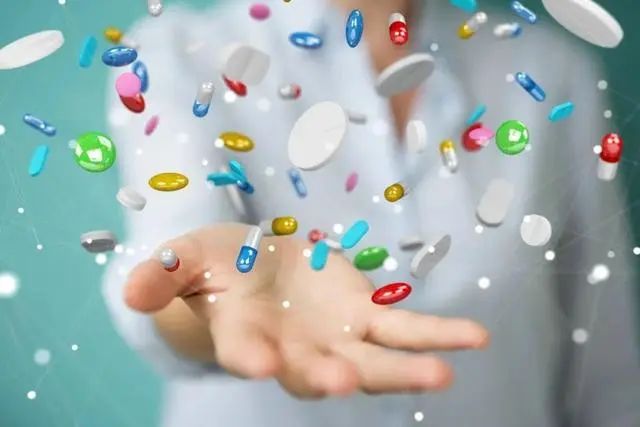 胃病不能吃“馒头”？医生劝告：想要养胃，尽量避开这4种食物