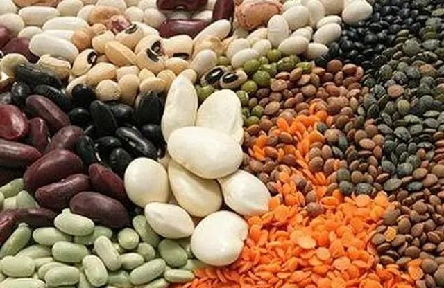 胃病不能吃“馒头”？医生劝告：想要养胃，尽量避开这4种食物