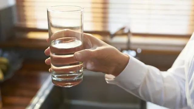 早上空腹喝水的人，比不吃早餐的人危害大？医生给出答案