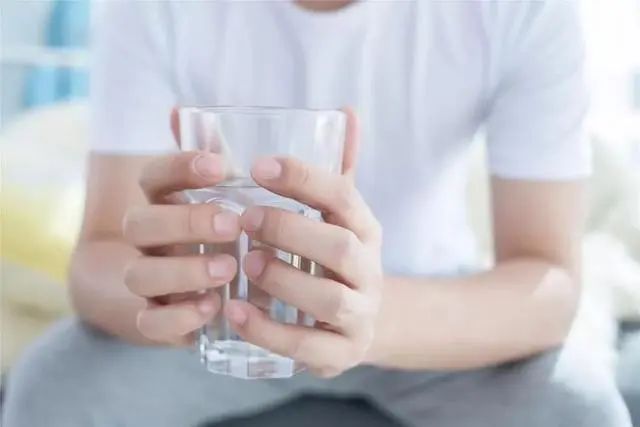 早上空腹喝水的人，比不吃早餐的人危害大？医生给出答案