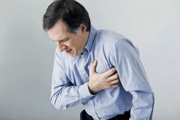 长期散步对身体好吗？提醒：50岁以后，散步时或牢记这三点