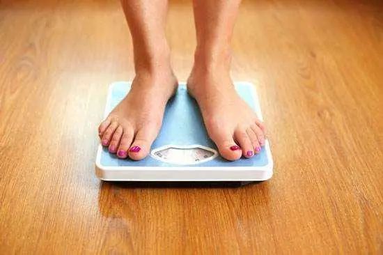 长期散步对身体好吗？提醒：50岁以后，散步时或牢记这三点