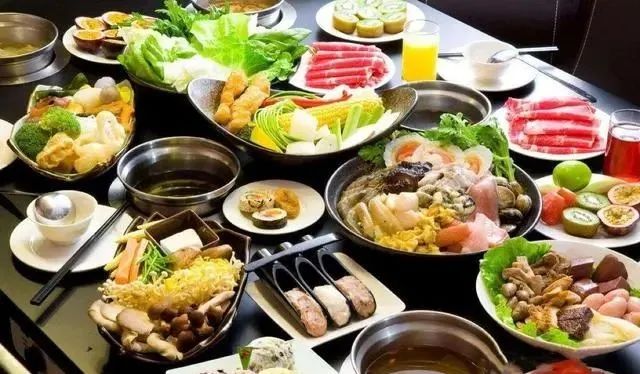 吃火锅时，再馋也别点这5种菜，火锅店员工：我们老板自己从不吃