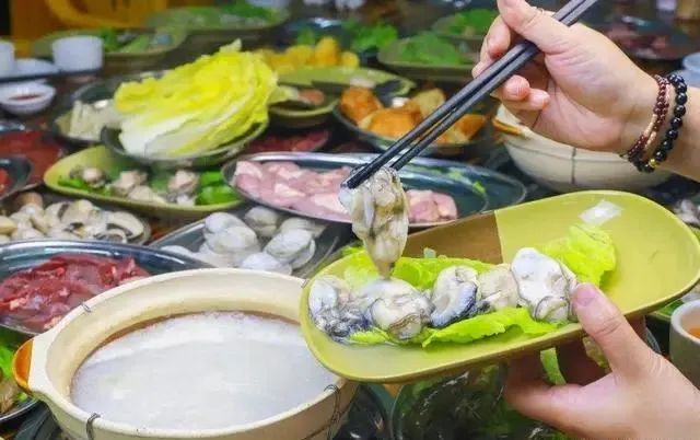 吃火锅时，再馋也别点这5种菜，火锅店员工：我们老板自己从不吃