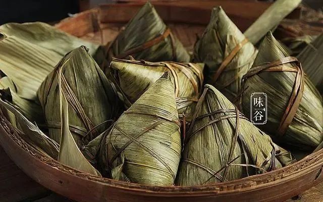 煮粽子时，有人用冷水，有人用热水？做错了，难怪粽子夹生口感差