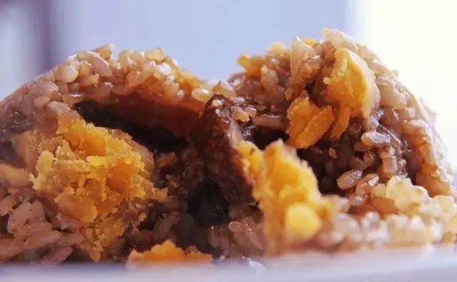 煮粽子时，有人用冷水，有人用热水？做错了，难怪粽子夹生口感差