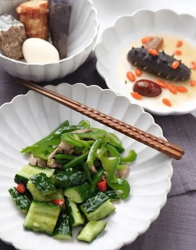 51岁胡兵打卡晒午餐火了，荤素搭配营养均衡，网友：太自律了