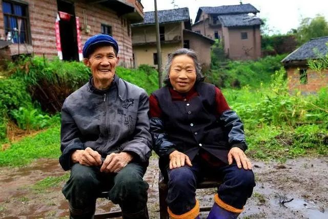 如果一辈子不吸烟不喝酒，会不会活得更久？一项调查公布答案