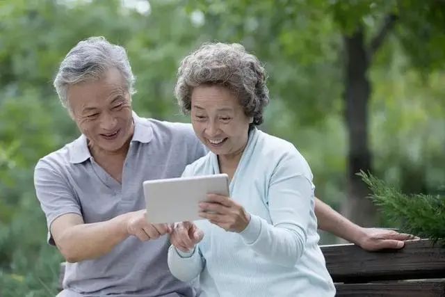 如果一辈子不吸烟不喝酒，会不会活得更久？一项调查公布答案