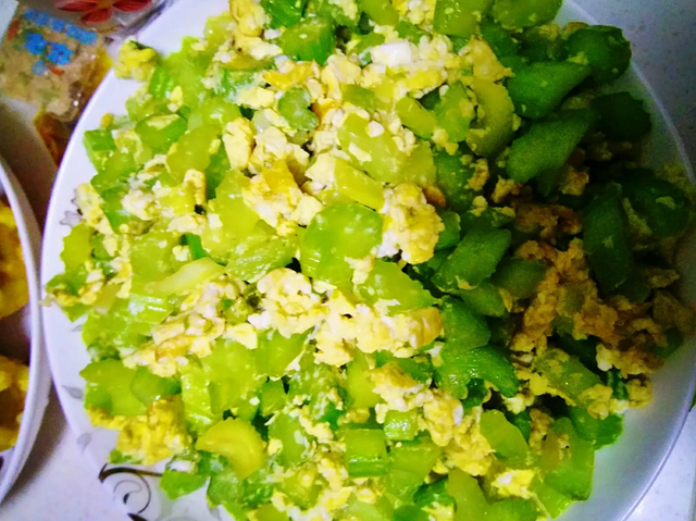 每天吃鸡蛋的人，与不吃鸡蛋的人，这4个差距或许比较明显